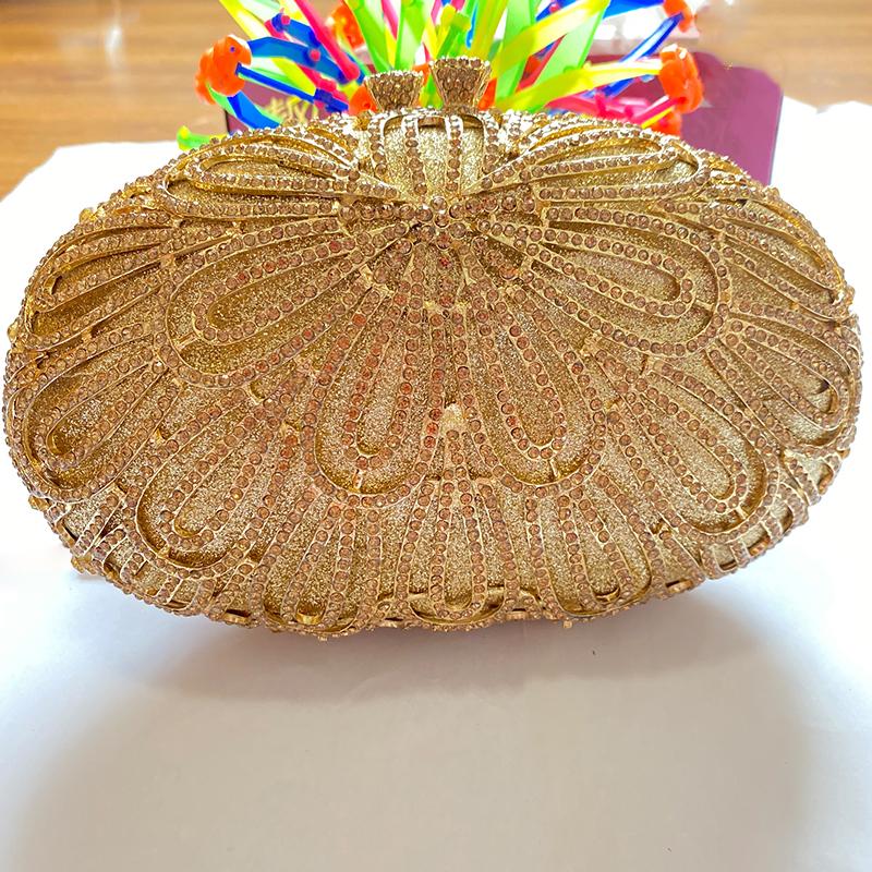 WHTUOHENG Gold Diamond Floral Evening Women Clutch Bags Best Christmas Gift Lady Wedding Bridal Clutches Phone Crystal Purses 18cmX11cmX6cm золотой
WHTUOHENG Gold Diamond Floral Evening Women Clutch Bags Best Christmas Gift Lady Wedding Bridal Clutches Phone Crystal Purses 18cmX11cmX6cm золотой