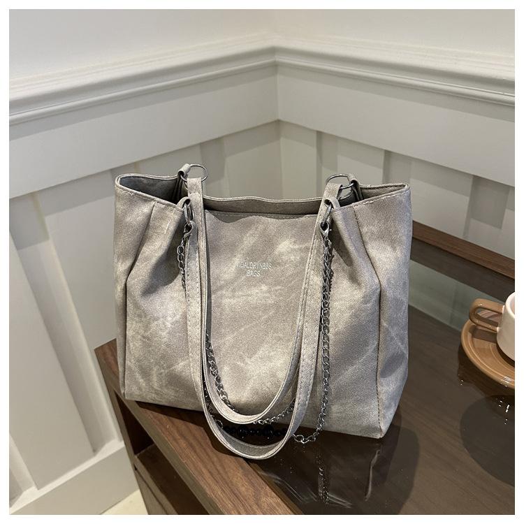Large-capacity bag women s 2025 new class college student shoulder bag texture 2025 women s commuter tote bag сірий колір
Large-capacity bag women s 2025 new class college student shoulder bag texture 2025 women s commuter tote bag сірий колір