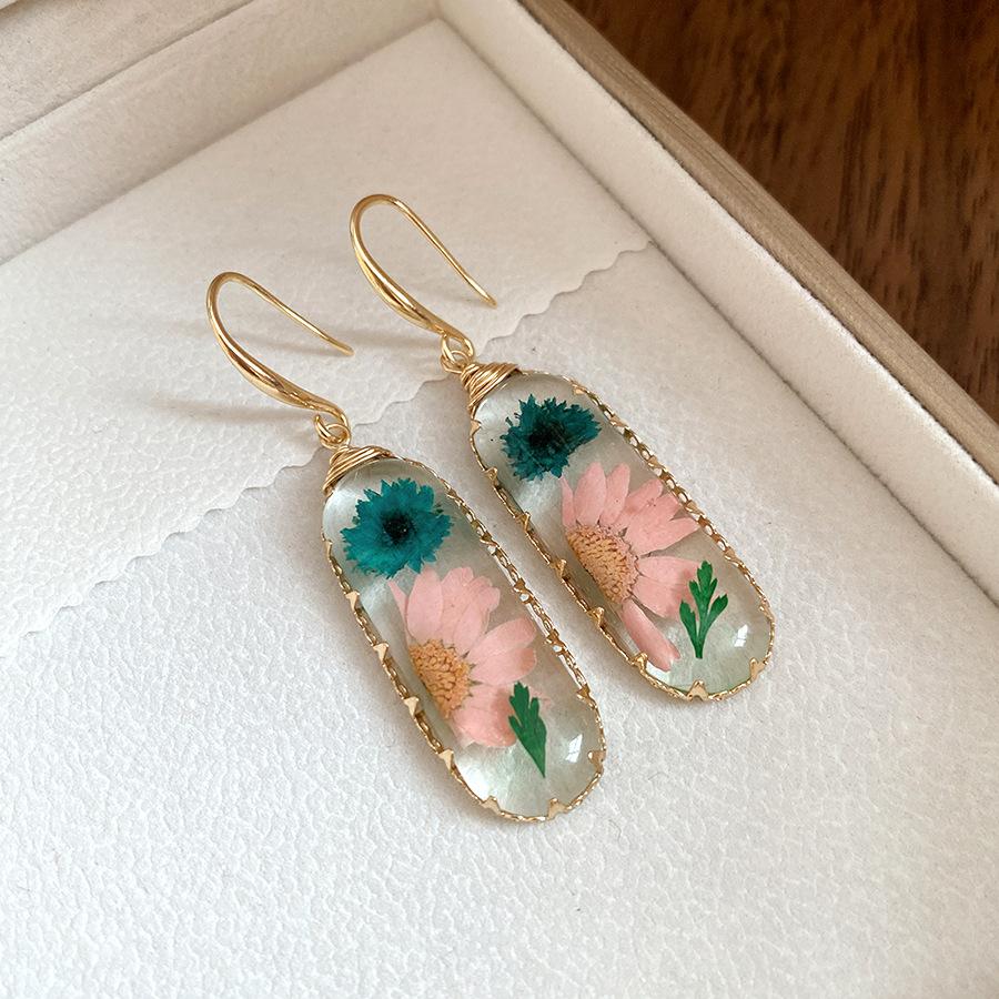 Resin Oval Flower Pendant Ear Hook Exquisite Fashion Versatile Earrings Light Luxury Premium Temperament Earrings
Resin Oval Flower Pendant Ear Hook Exquisite Fashion Versatile Earrings Light Luxury Premium Temperament Earrings