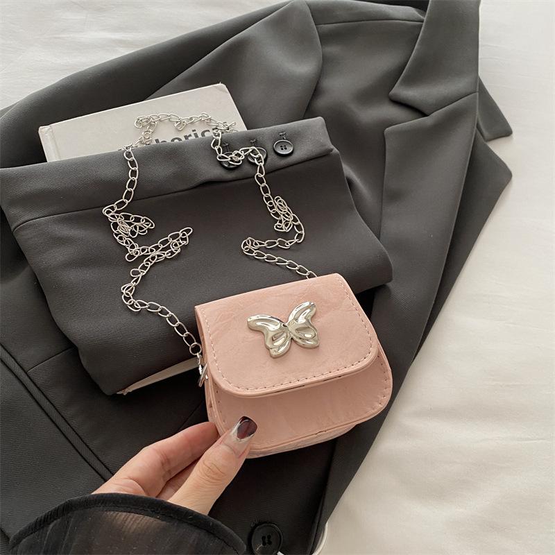Свежий и милый повседневный бант 2025 зарубежный стиль новая женская красная сумка-конверт на цепочке, персонализированная сумка-мессенджер на одно плечо, маленькая квадратная сумка розовый
Свежий и милый повседневный бант 2025 зарубежный стиль новая женская красная сумка-конверт на цепочке, персонализированная сумка-мессенджер на одно плечо, маленькая квадратная сумка розовый