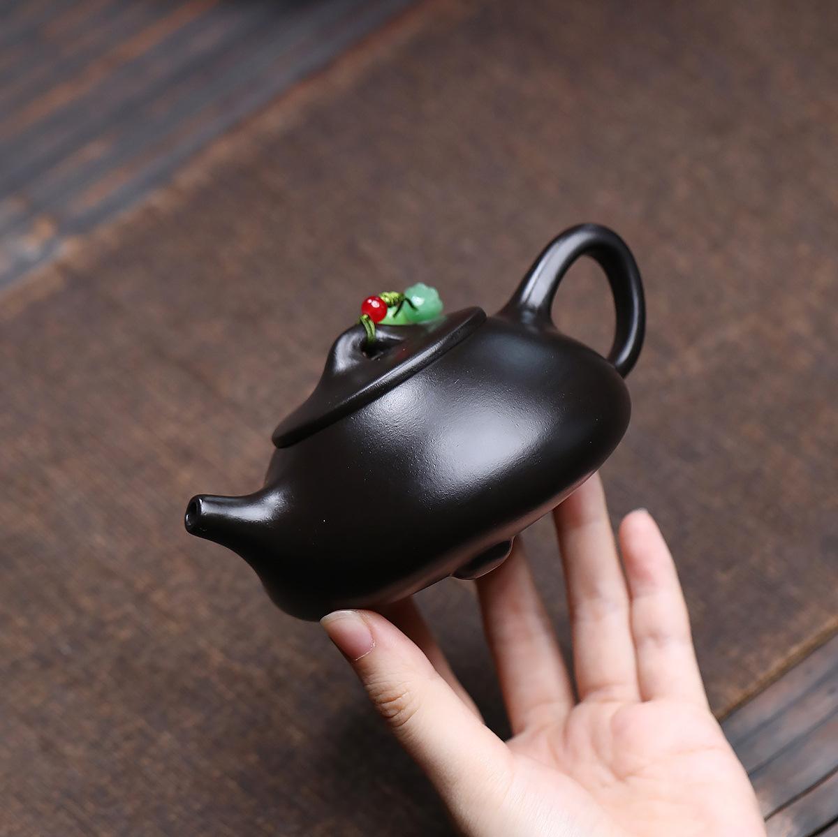 260ml Handmade Yixing Purple Clay Teapots Handmade Stone Scoop Pot Raw Ore Dahongpao Reducing Roasting Mud Kettle Zisha Tea Set
260ml Handmade Yixing Purple Clay Teapots Handmade Stone Scoop Pot Raw Ore Dahongpao Reducing Roasting Mud Kettle Zisha Tea Set