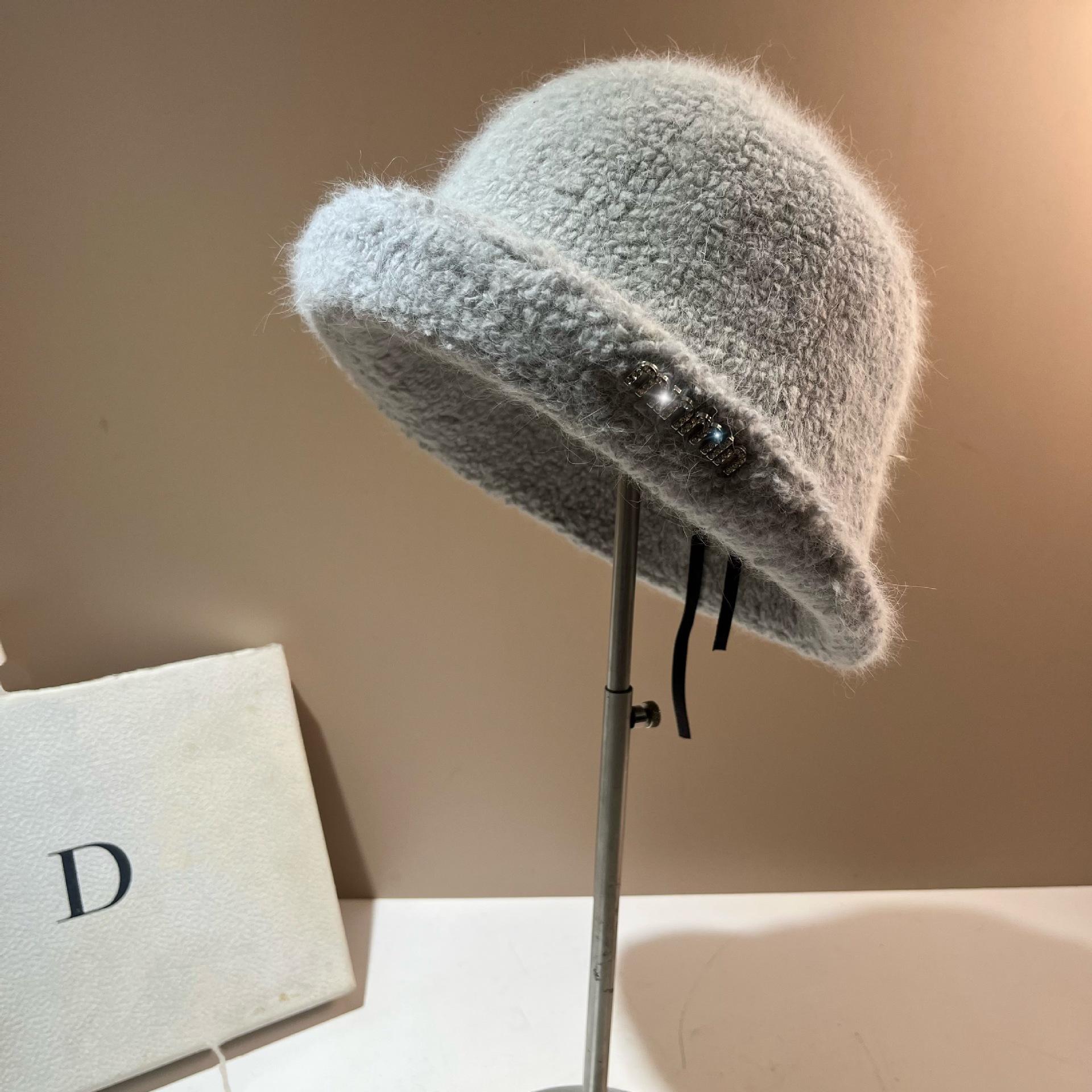 Min Korean Version Of Internet Celebrity Popular Flip-Brim Basin Hat Japanese Winter Warm Thickened Rabbit Hair Granular Casual Top Hat Women adjustable світло-сірого кольору
Min Korean Version Of Internet Celebrity Popular Flip-Brim Basin Hat Japanese Winter Warm Thickened Rabbit Hair Granular Casual Top Hat Women adjustable світло-сірого кольору