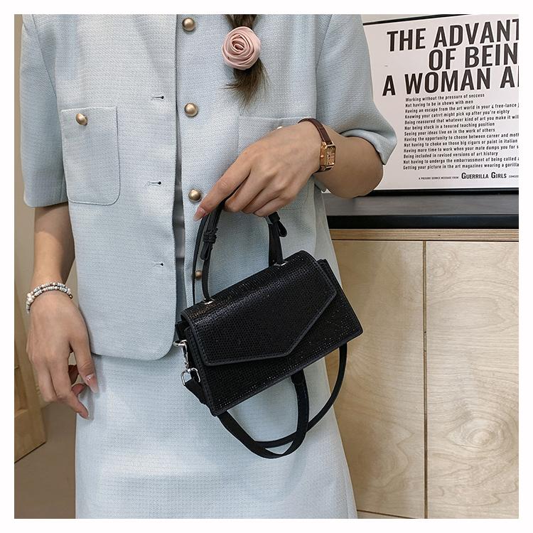 Женская высококачественная сумка со стразами, универсальная сумка на одно плечо, новая модная светская львица, доступная роскошь
Женская высококачественная сумка со стразами, универсальная сумка на одно плечо, новая модная светская львица, доступная роскошь