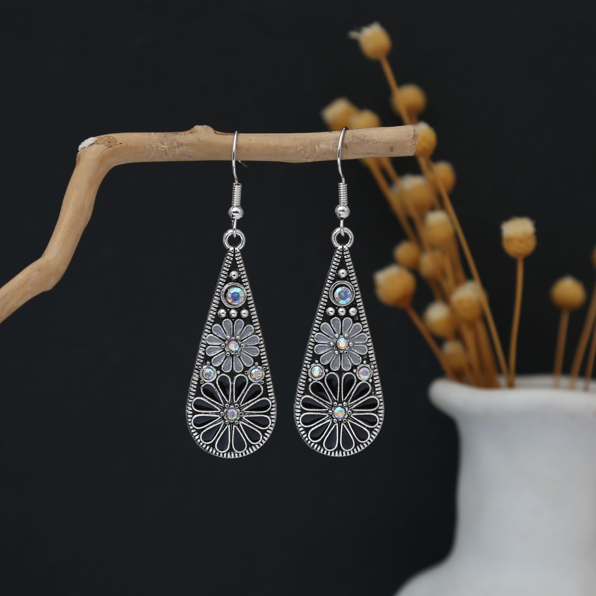 Retro Ethnic Style Colored Dripping Flower Earrings Long Water Drop-Shaped Diamond Earrings Multi-Color
Retro Ethnic Style Colored Dripping Flower Earrings Long Water Drop-Shaped Diamond Earrings Multi-Color