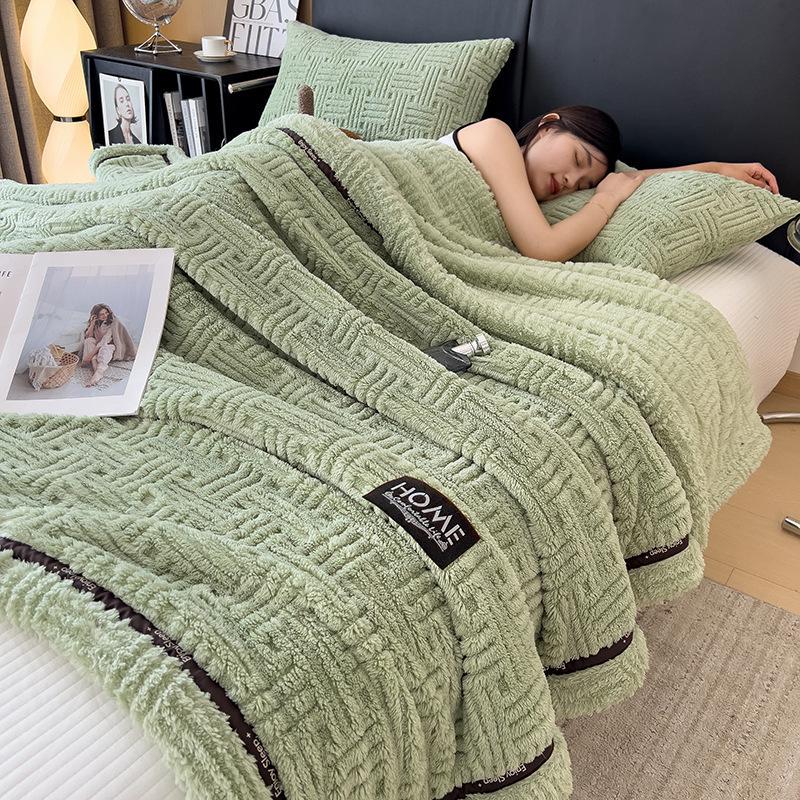 Thickened Winter Coral Fleece Blanket for Sofa, Bed, Dorm, or Office Naps 100x150cm Children ~1.4kg
Thickened Winter Coral Fleece Blanket for Sofa, Bed, Dorm, or Office Naps 100x150cm Children ~1.4kg