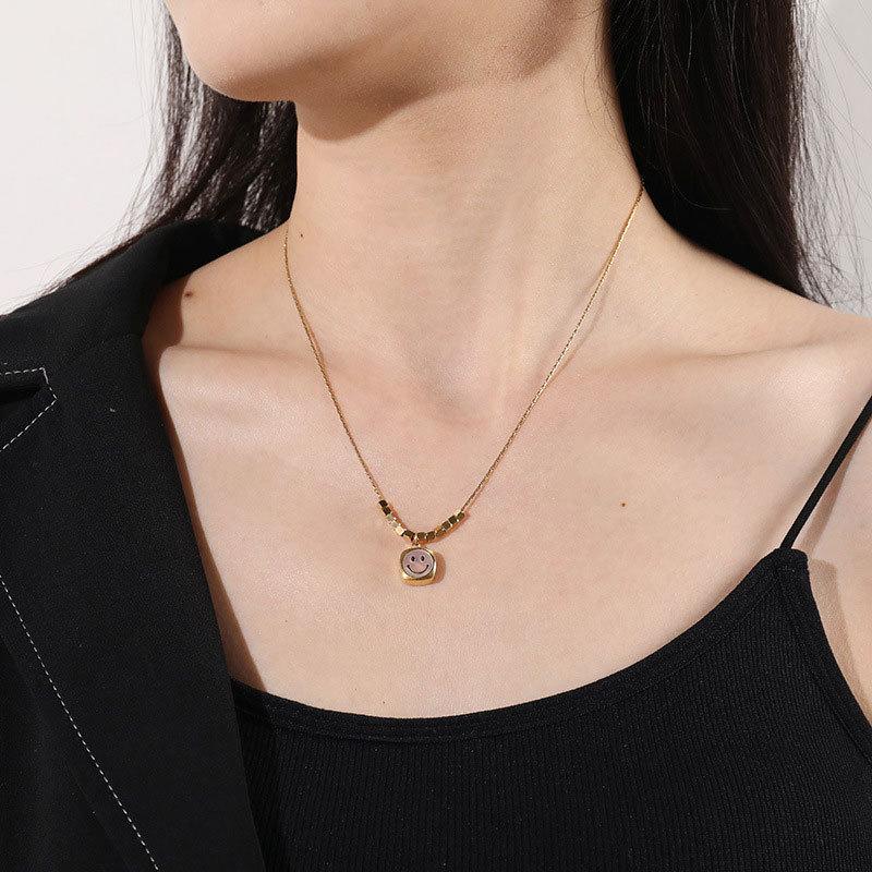 Титановое стальное колье женские футболки на летней цепочке на ключицах 
Титановое стальное колье женские футболки на летней цепочке на ключицах