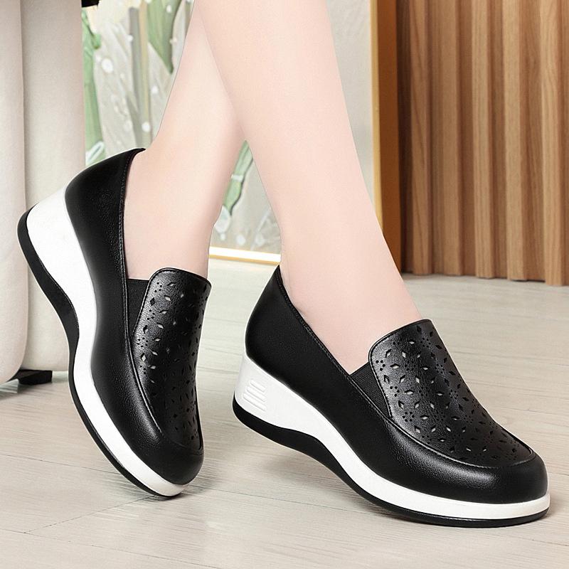Mom Shoes Summer Single Shoes Breathable Middle-Aged Elderly Women s Shoes Soft Sole Comfortable Hole Shoes Wedge Leather Shoes 40EU/CN41 чорний
Mom Shoes Summer Single Shoes Breathable Middle-Aged Elderly Women s Shoes Soft Sole Comfortable Hole Shoes Wedge Leather Shoes 40EU/CN41 чорний