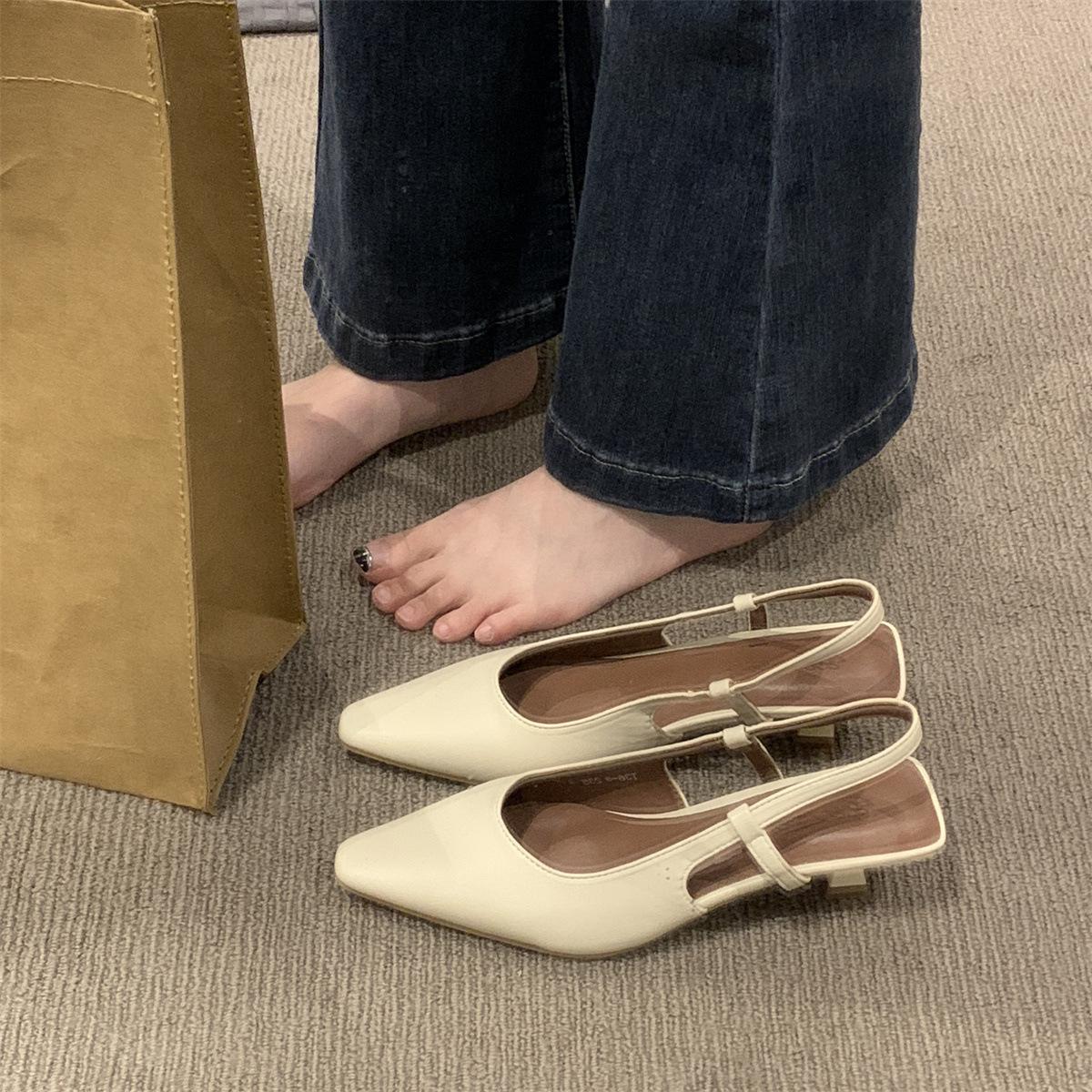 Французькі висококласні сандалі жіноче взуття верхній одяг 2024 весна та осінь нові гострий носок неглибокий виріз на один педаль темпераментні туфлі 40
Французькі висококласні сандалі жіноче взуття верхній одяг 2024 весна та осінь нові гострий носок неглибокий виріз на один педаль темпераментні туфлі 40