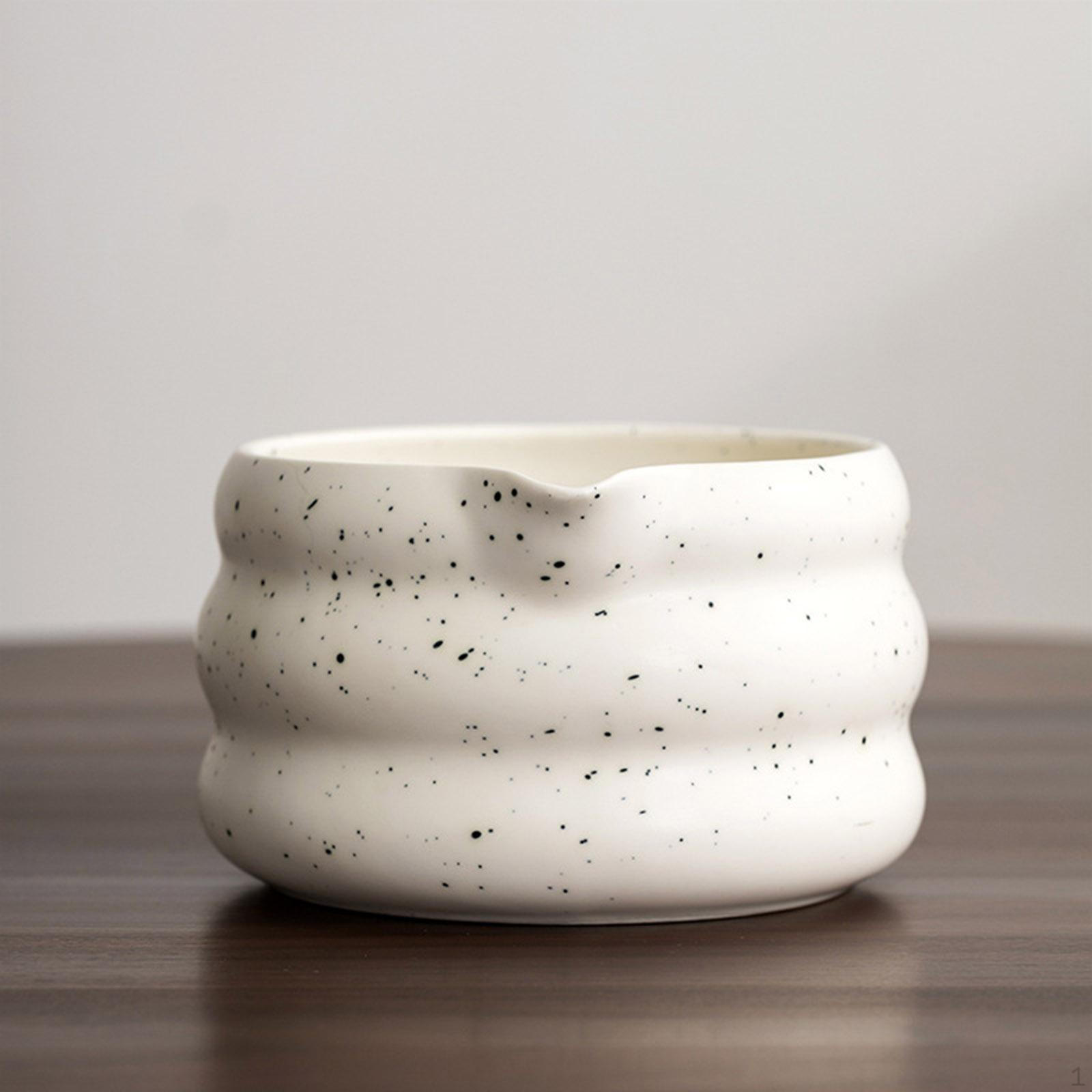 Bol in Matcha Pottery with Utensil for Tea Ceremony
Bol in Matcha Pottery with Utensil for Tea Ceremony