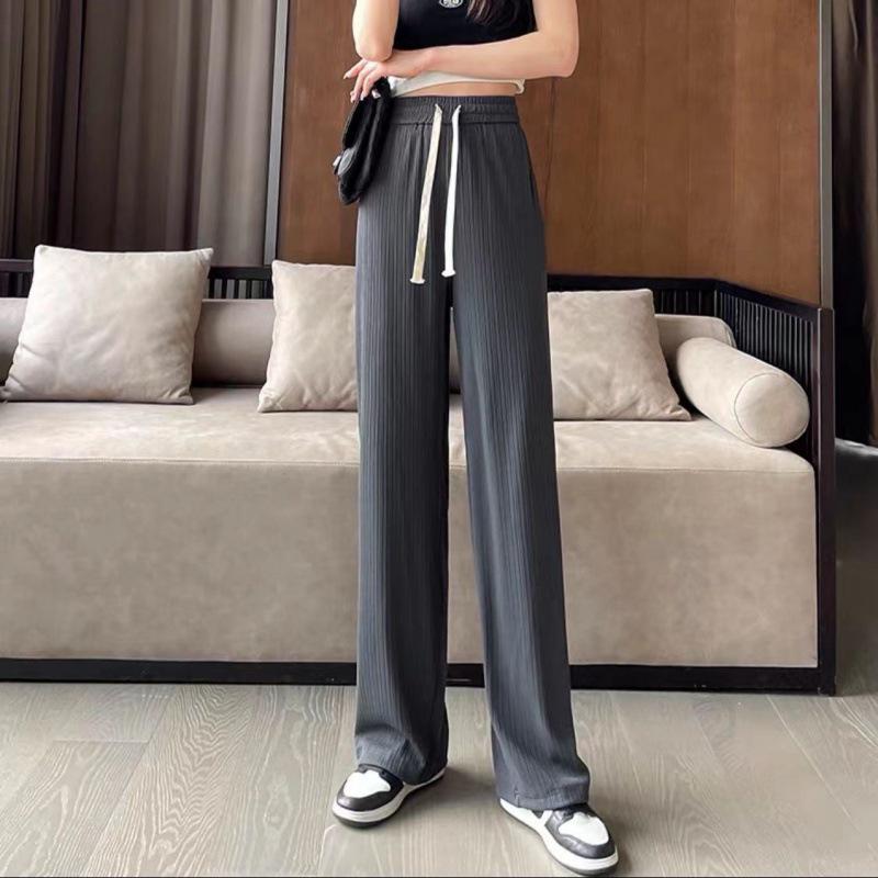 Женский комплект из двух предметов из белого ледяного шелка: Летние свободные драпирующиеся брюки-палаццо длиной до пола S (80-95 jin)
Женский комплект из двух предметов из белого ледяного шелка: Летние свободные драпирующиеся брюки-палаццо длиной до пола S (80-95 jin)