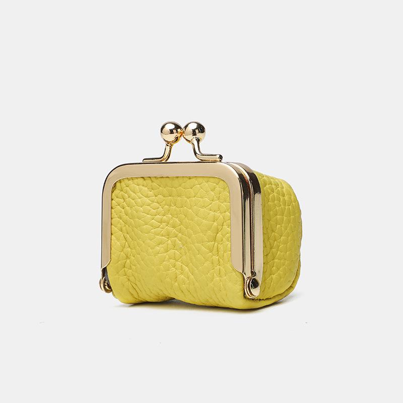 Кожаная маленькая золотая сумка, кольцо с бриллиантом, мешочек для украшений, мини-серьги, шкатулка для аксессуаров, монеты и мелочь 6.5x3.5x4.5cm
Кожаная маленькая золотая сумка, кольцо с бриллиантом, мешочек для украшений, мини-серьги, шкатулка для аксессуаров, монеты и мелочь 6.5x3.5x4.5cm