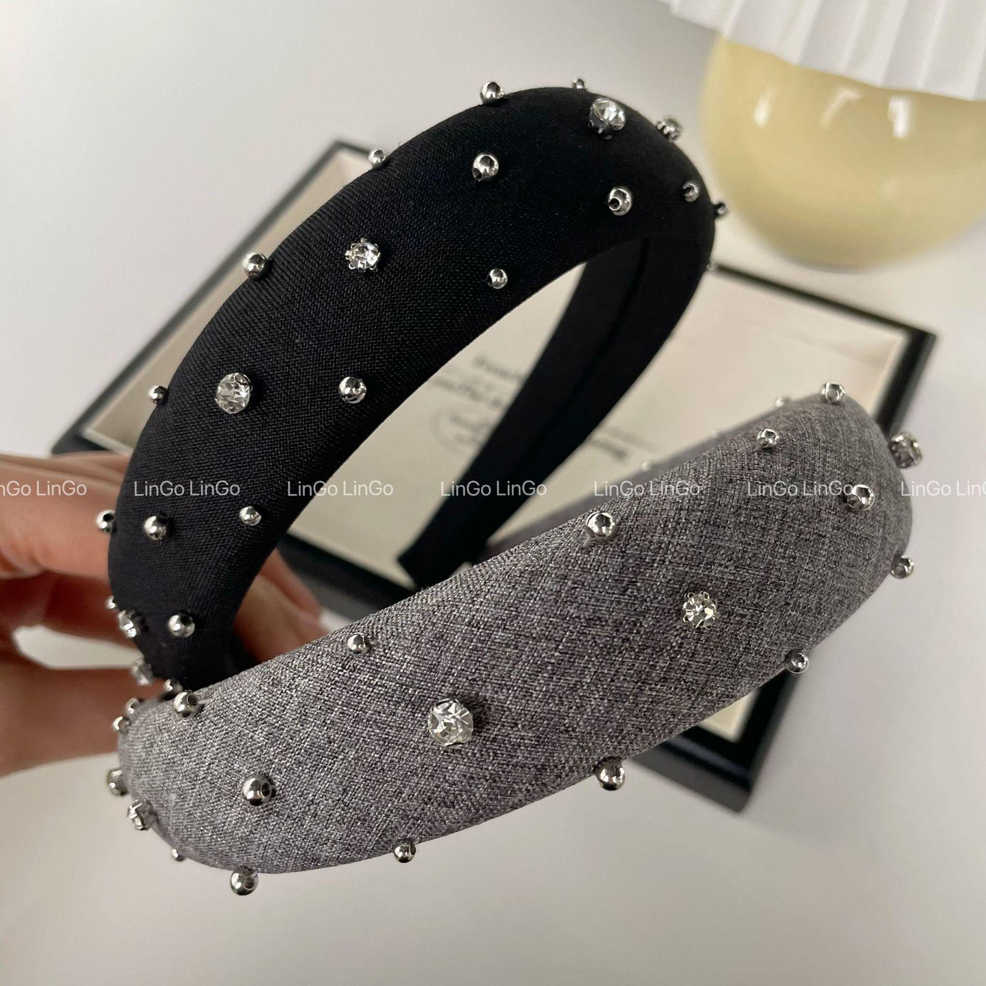 Korean Elegant Rhinestone Headband: Enhances Face Shape with a Chic, High Crown Design for a Sophisticated Look. чёрный
Korean Elegant Rhinestone Headband: Enhances Face Shape with a Chic, High Crown Design for a Sophisticated Look. чёрный