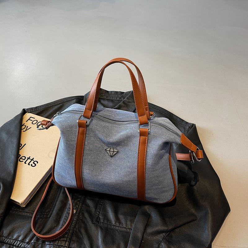 Casual hand-held canvas bag large-capacity bag women s new denim tote bag simple messenger bag темно-синього кольору
Casual hand-held canvas bag large-capacity bag women s new denim tote bag simple messenger bag темно-синього кольору