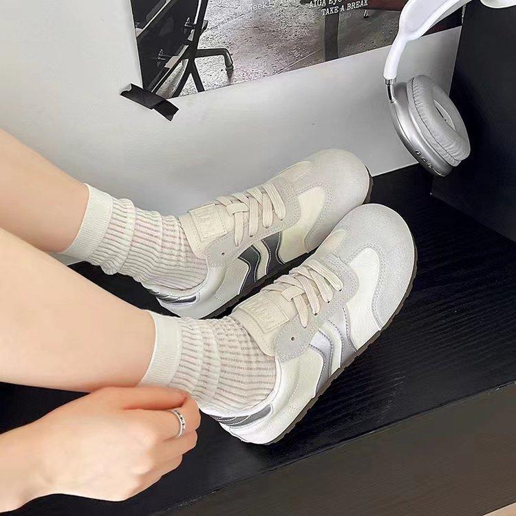 Кроссовки из натуральной кожи в немецком стиле, женские, новый стиль, дышащие, на плоской подошве, спортивные, повседневные, на шнуровке, универсальные 35
Кроссовки из натуральной кожи в немецком стиле, женские, новый стиль, дышащие, на плоской подошве, спортивные, повседневные, на шнуровке, универсальные 35