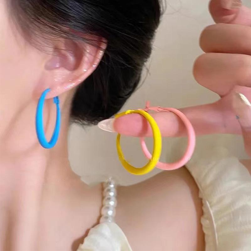 2024 Colorful High-End Hoop Earrings: Women s Summer Vacation Style, Seaside Dopamine Round Face Design
2024 Colorful High-End Hoop Earrings: Women s Summer Vacation Style, Seaside Dopamine Round Face Design