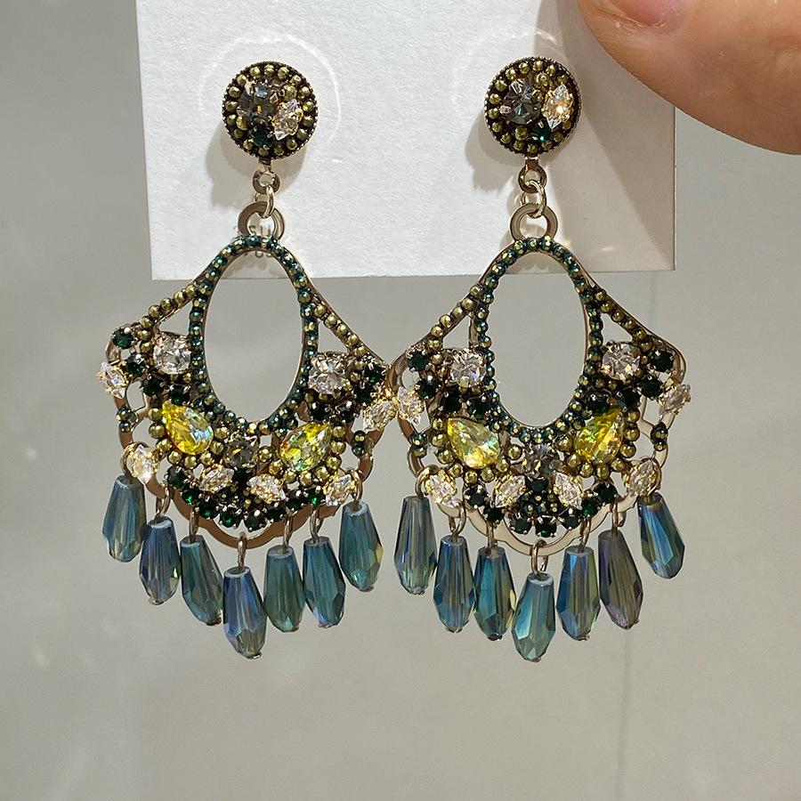 Vintage high sense court style fringed earrings 2025 new trend Internet celebrity temperament earrings women
Vintage high sense court style fringed earrings 2025 new trend Internet celebrity temperament earrings women