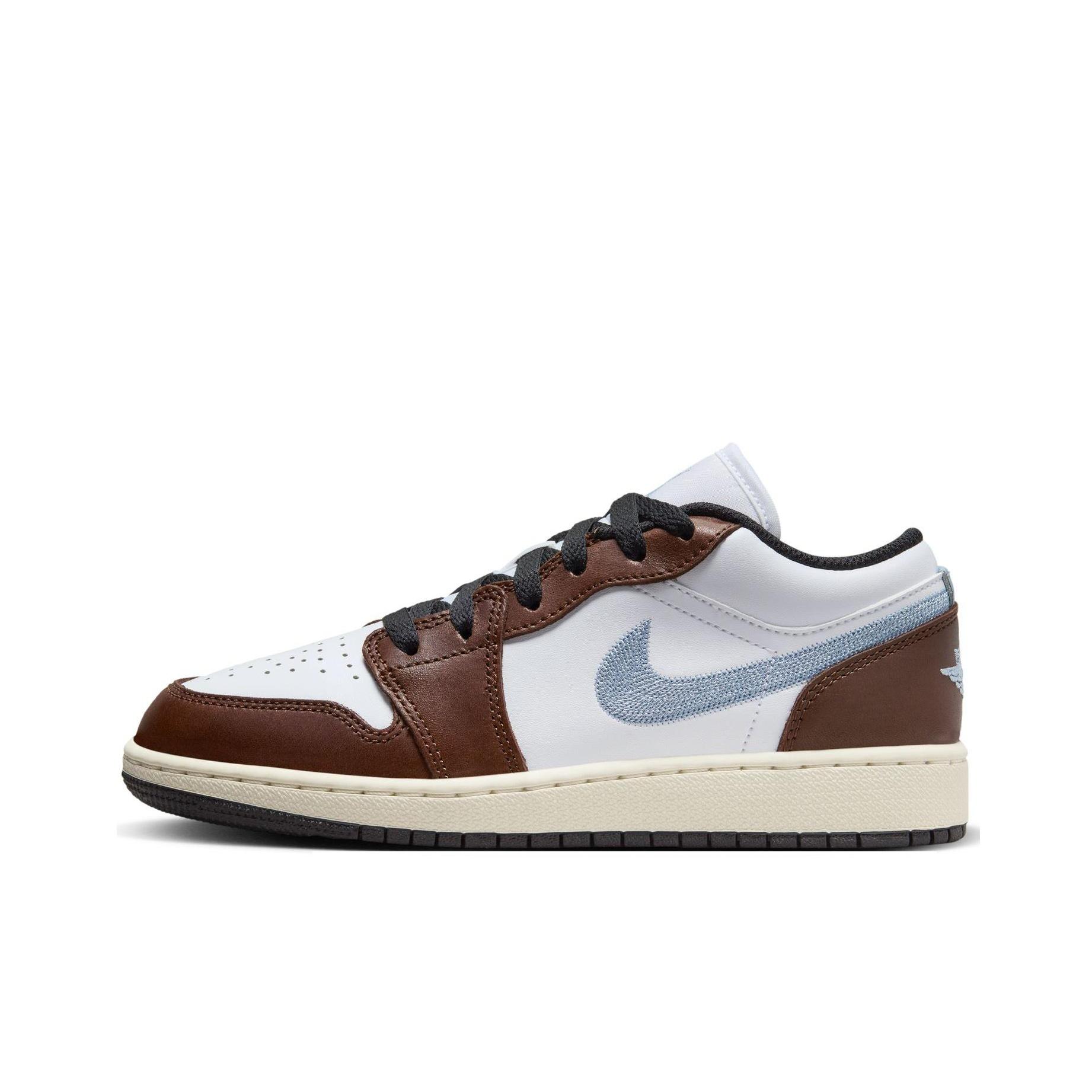 Jordan 1 Low SE Мокко Синий Серый GS 40
Jordan 1 Low SE Мокко Синий Серый GS 40