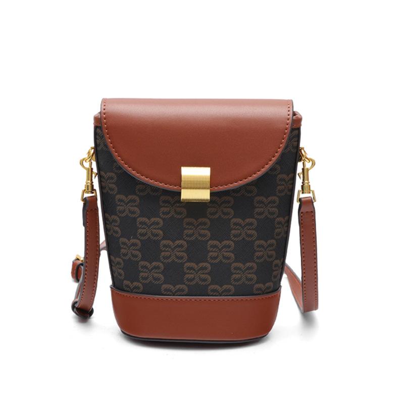 Retro splicing presbyopia bucket bag versatile, trendy, lightweight and large-capacity women s shoulder messenger bag casual and versatile
Retro splicing presbyopia bucket bag versatile, trendy, lightweight and large-capacity women s shoulder messenger bag casual and versatile