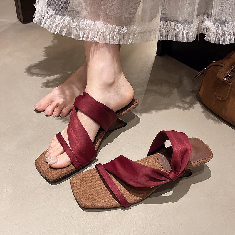 Temperament suede square-headed fairy open-toed slippers female spring new wear retro Spice Girl cool slippers 35
Temperament suede square-headed fairy open-toed slippers female spring new wear retro Spice Girl cool slippers 35