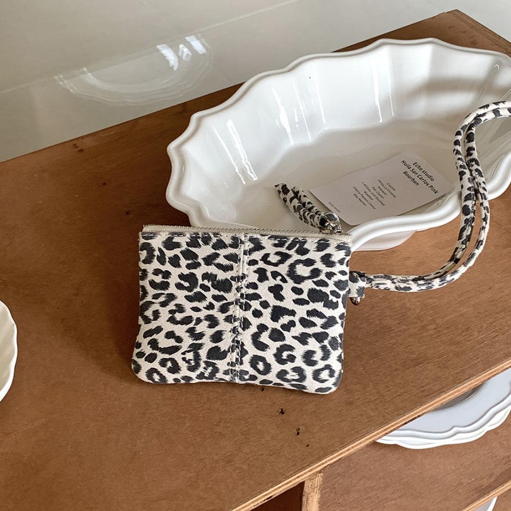 PU Leather Suede Coin Purse Shoulder Bag Hanging Neck Lanyard Wallet Makeup Storage Korean Style Mini Storage Bag Travel
PU Leather Suede Coin Purse Shoulder Bag Hanging Neck Lanyard Wallet Makeup Storage Korean Style Mini Storage Bag Travel