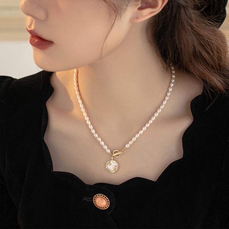 Starry Sky Freshwater Pearl Choker: Women s Copper Clavicle Chain with OT Clasp and Shell Pendant.
Starry Sky Freshwater Pearl Choker: Women s Copper Clavicle Chain with OT Clasp and Shell Pendant.