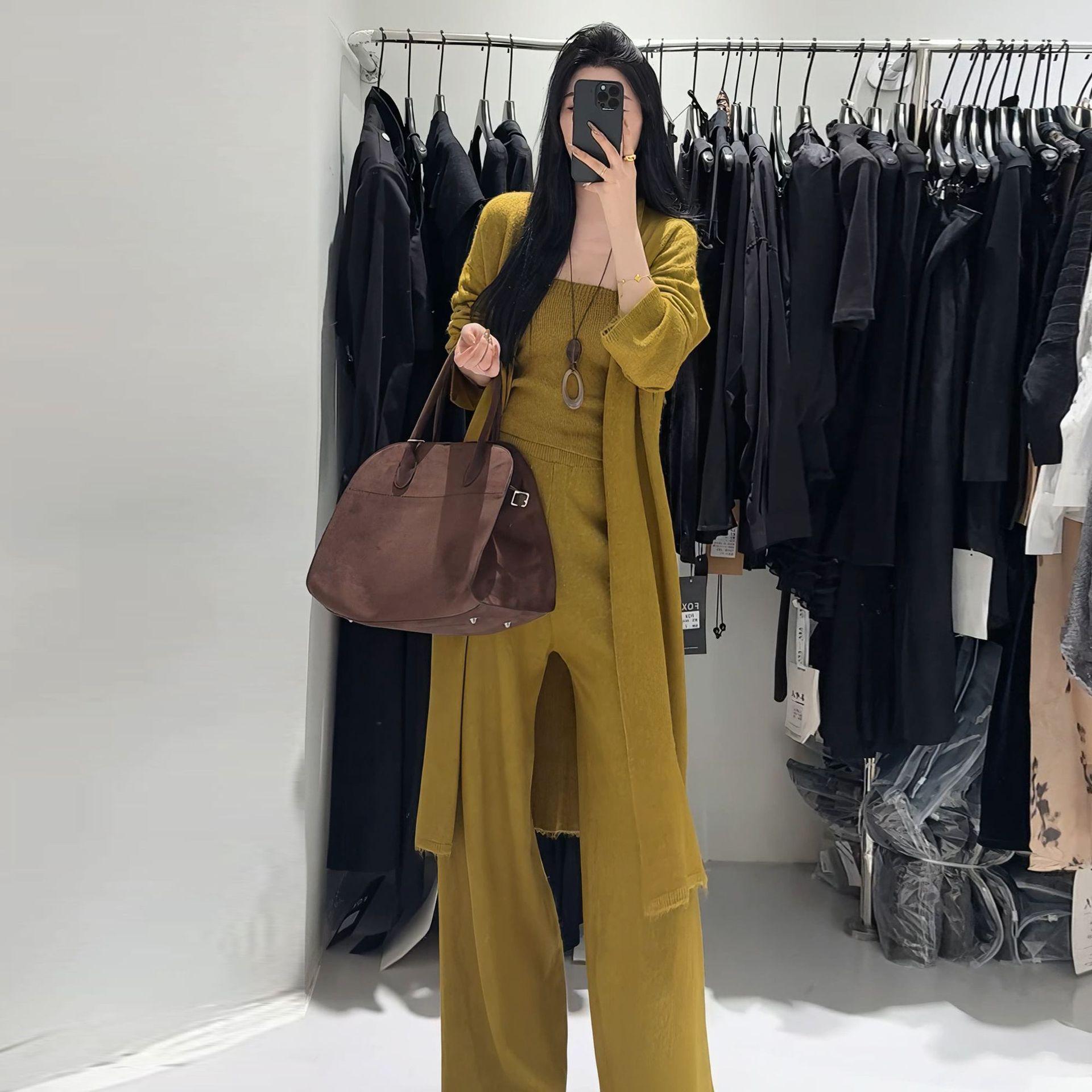 Korean Style High-End Autumn/Winter Knitted Three-Piece Sweater Set for Women M (Recommended for 100-115 lbs)
Korean Style High-End Autumn/Winter Knitted Three-Piece Sweater Set for Women M (Recommended for 100-115 lbs)