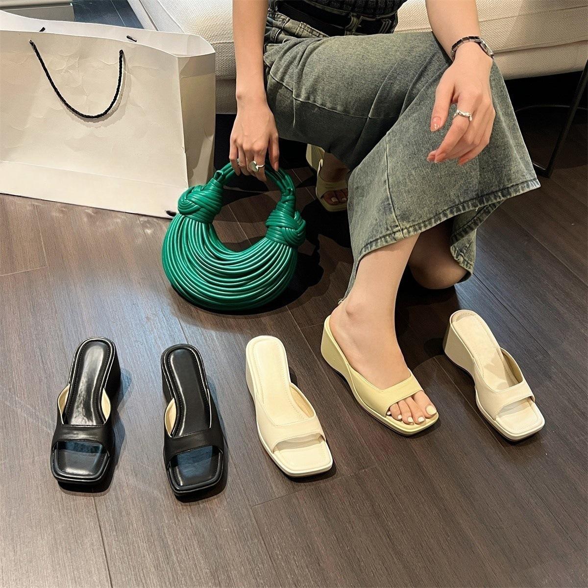 French square head slope heel heightening one-word slippers women s 2025 new summer wear high-end open-toed thick-soled sandals 35 чёрный
French square head slope heel heightening one-word slippers women s 2025 new summer wear high-end open-toed thick-soled sandals 35 чёрный
