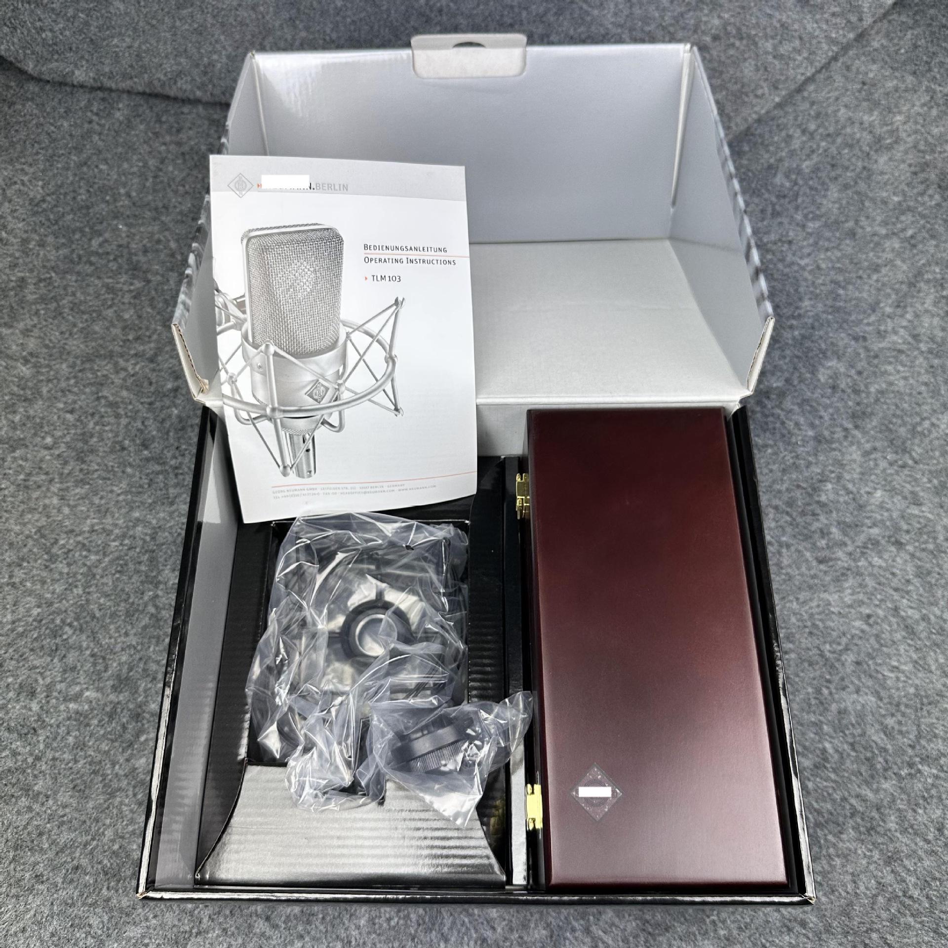 Конденсаторний мікрофон Neumann TLM103 з великою діафрагмою, чорний, з дерев яною коробкою
Конденсаторний мікрофон Neumann TLM103 з великою діафрагмою, чорний, з дерев яною коробкою