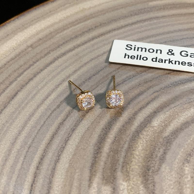 Super flash square zircon stud earrings exquisite sugar cube earrings 2025 new unique earrings
Super flash square zircon stud earrings exquisite sugar cube earrings 2025 new unique earrings