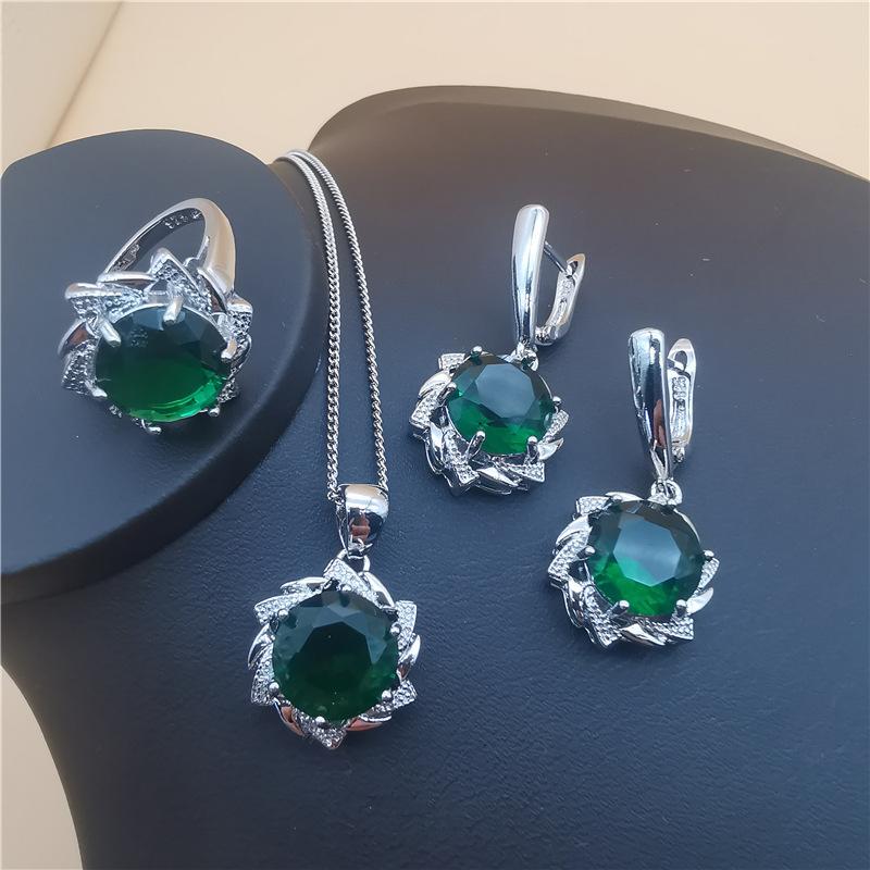 Комплект украшений с круглыми бриллиантами в европейском и американском стиле с кристаллами танзанита Ring size 6
Комплект украшений с круглыми бриллиантами в европейском и американском стиле с кристаллами танзанита Ring size 6