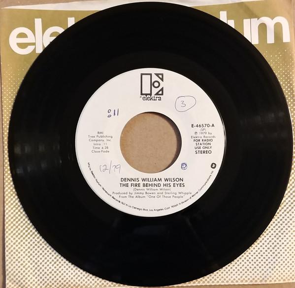 7inch Record DENNIS WILSON - The Fire Behind His Eyes E46570 Elektra 1979 US Folk Used
7inch Record DENNIS WILSON - The Fire Behind His Eyes E46570 Elektra 1979 US Folk Used