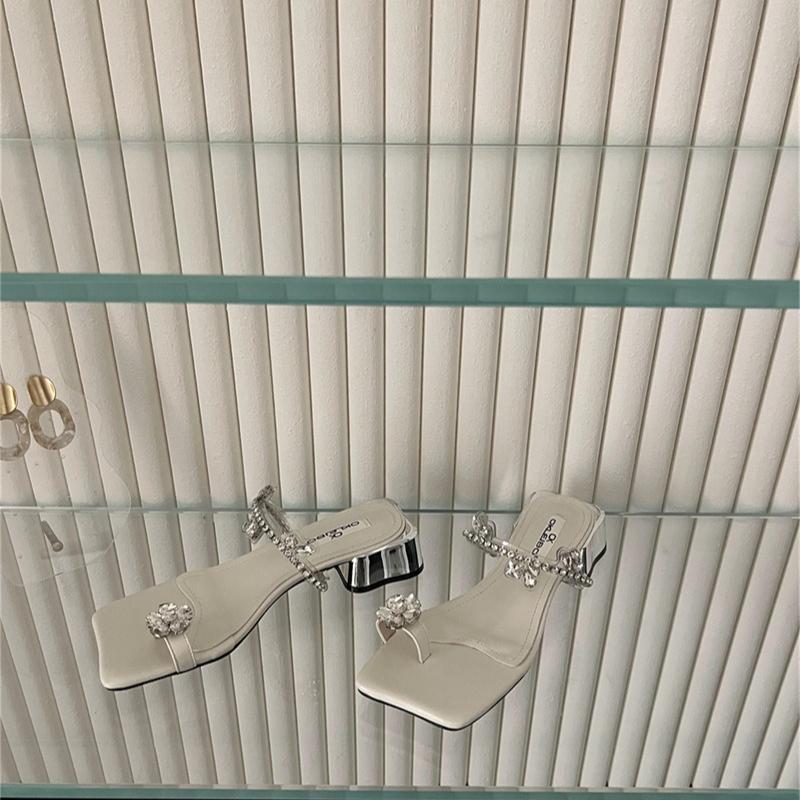 Модные женские тапочки Роскошные хрустальные тапочки на низком каблуке Летние сандалии с открытым носком и перемычкой Дизайнерские женские шлепанцы Банкетные слайды 35
Модные женские тапочки Роскошные хрустальные тапочки на низком каблуке Летние сандалии с открытым носком и перемычкой Дизайнерские женские шлепанцы Банкетные слайды 35