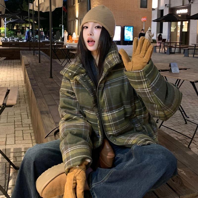 Winter new short stand-up neck cotton clothes women s casual small thickened warm plaid jacket tide XL зелений
Winter new short stand-up neck cotton clothes women s casual small thickened warm plaid jacket tide XL зелений