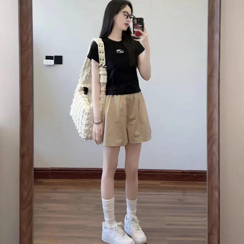 Women s High-Waisted Elastic Waist Cargo Shorts - Loose Fit, Plus Size, Summer Casual Wide-Leg Style. L
Women s High-Waisted Elastic Waist Cargo Shorts - Loose Fit, Plus Size, Summer Casual Wide-Leg Style. L