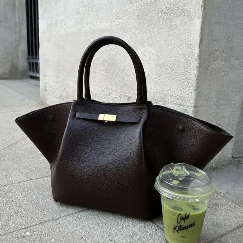 Frosted Wing Bag Fashion Dumpling Bag Portable Large Capacity Tote Bag Versatile New York Bag 48cm*15cm*22cm*
Frosted Wing Bag Fashion Dumpling Bag Portable Large Capacity Tote Bag Versatile New York Bag 48cm*15cm*22cm*