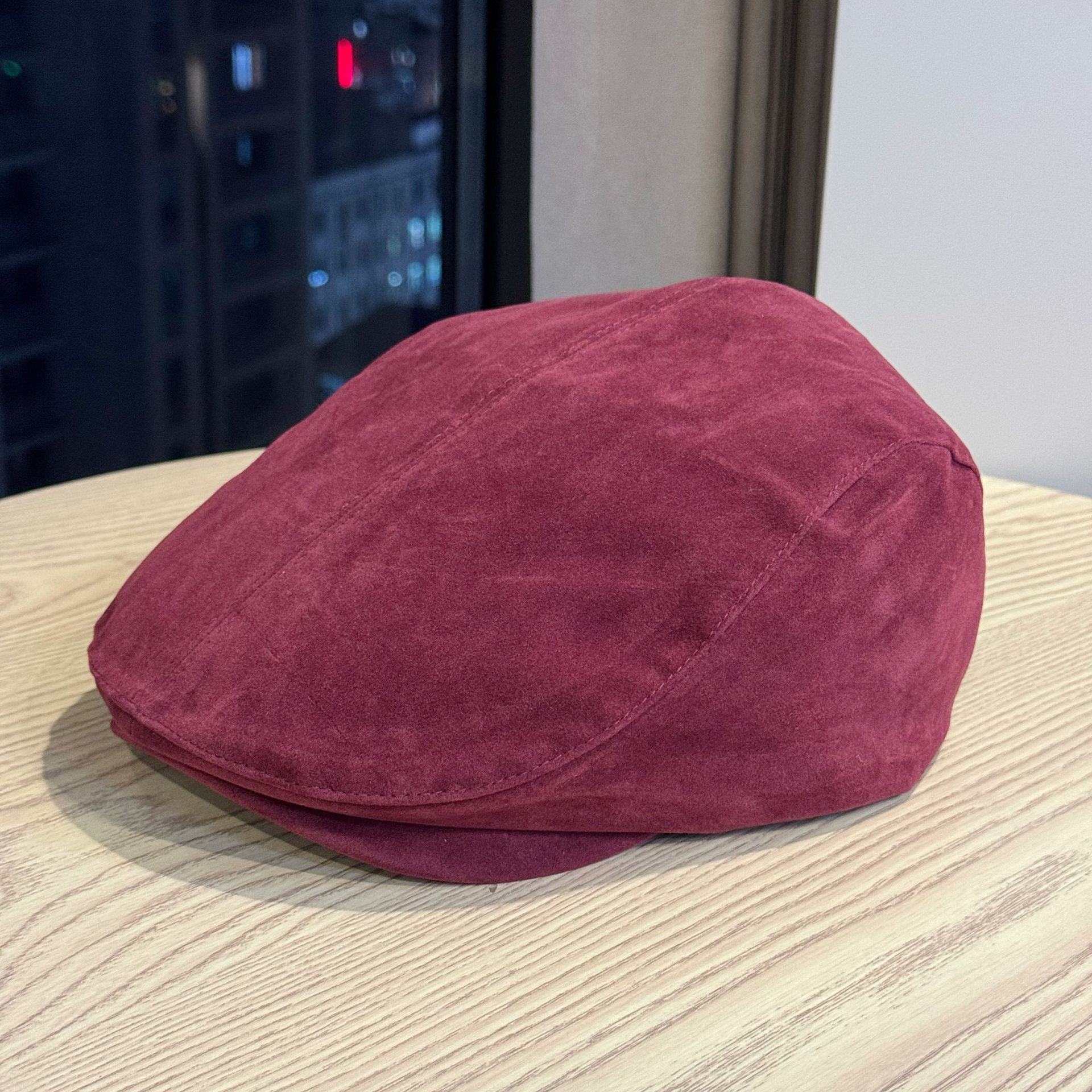 New autumn and winter suede beret in vintage red for women and men, distressed and stylish, Japanese style, makes the face look smaller and trendy Adult54-60Adjustable вина червоного кольору
New autumn and winter suede beret in vintage red for women and men, distressed and stylish, Japanese style, makes the face look smaller and trendy Adult54-60Adjustable вина червоного кольору