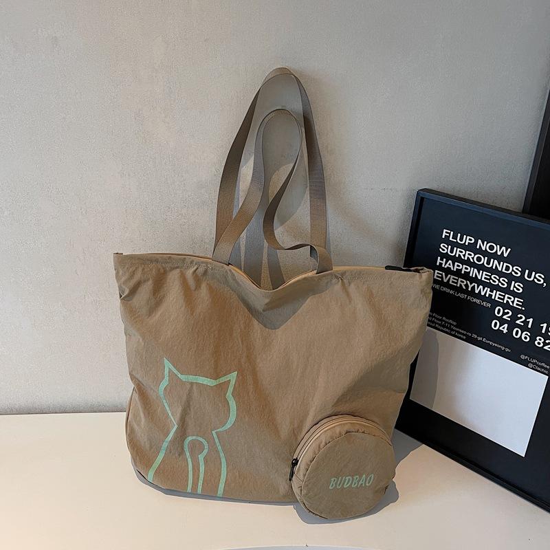 2025 лето новый зарубежный стиль текстура простой большая вместимость сумка через плечо модный тренд женская личность сумка-тоут хаки
2025 лето новый зарубежный стиль текстура простой большая вместимость сумка через плечо модный тренд женская личность сумка-тоут хаки