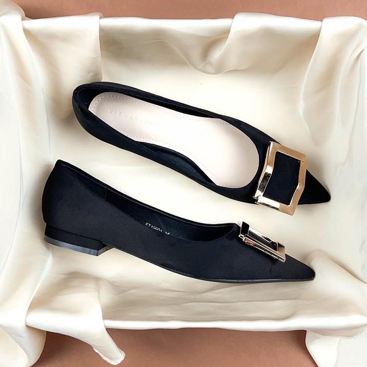 A metal buckle black velvet flat shoes women s summer soft sole new versatile pointed suede 41
A metal buckle black velvet flat shoes women s summer soft sole new versatile pointed suede 41
