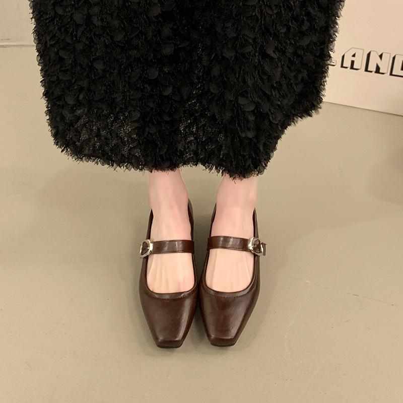 Square head new 2025 French silver winter single shoes small leather shoes low shoes fashionable retro Mary Jane shoes women s heel 35 серебряный
Square head new 2025 French silver winter single shoes small leather shoes low shoes fashionable retro Mary Jane shoes women s heel 35 серебряный