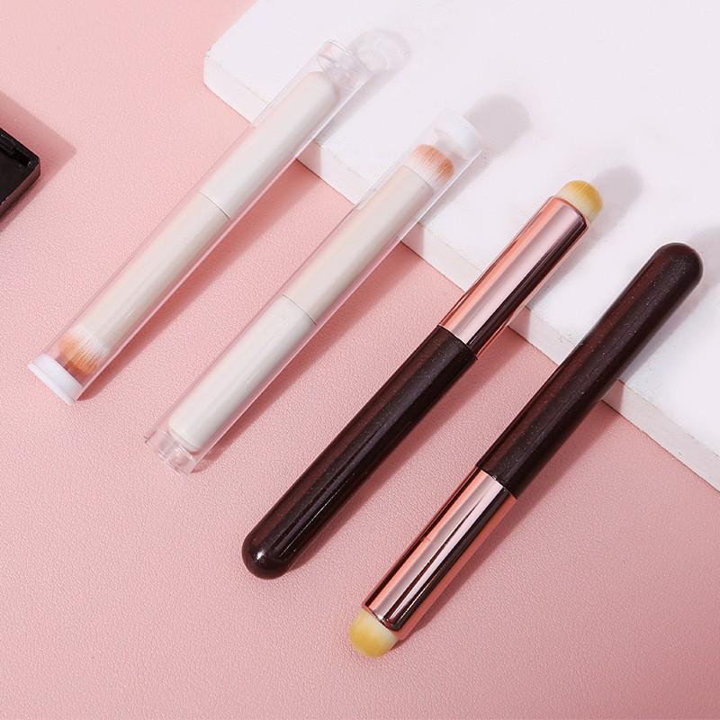 Compact Soft Bristle Lip Brush - Round Head for Blending Lipstick, Lip Balm, and Pencil
Compact Soft Bristle Lip Brush - Round Head for Blending Lipstick, Lip Balm, and Pencil