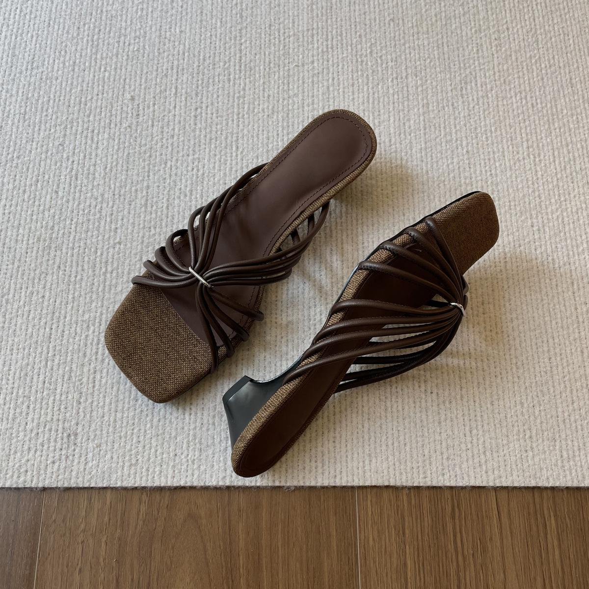 Sheepskin version~ French woven word with holiday style thick heel cool slippers women s square head temperament retro outer slippers 40
Sheepskin version~ French woven word with holiday style thick heel cool slippers women s square head temperament retro outer slippers 40