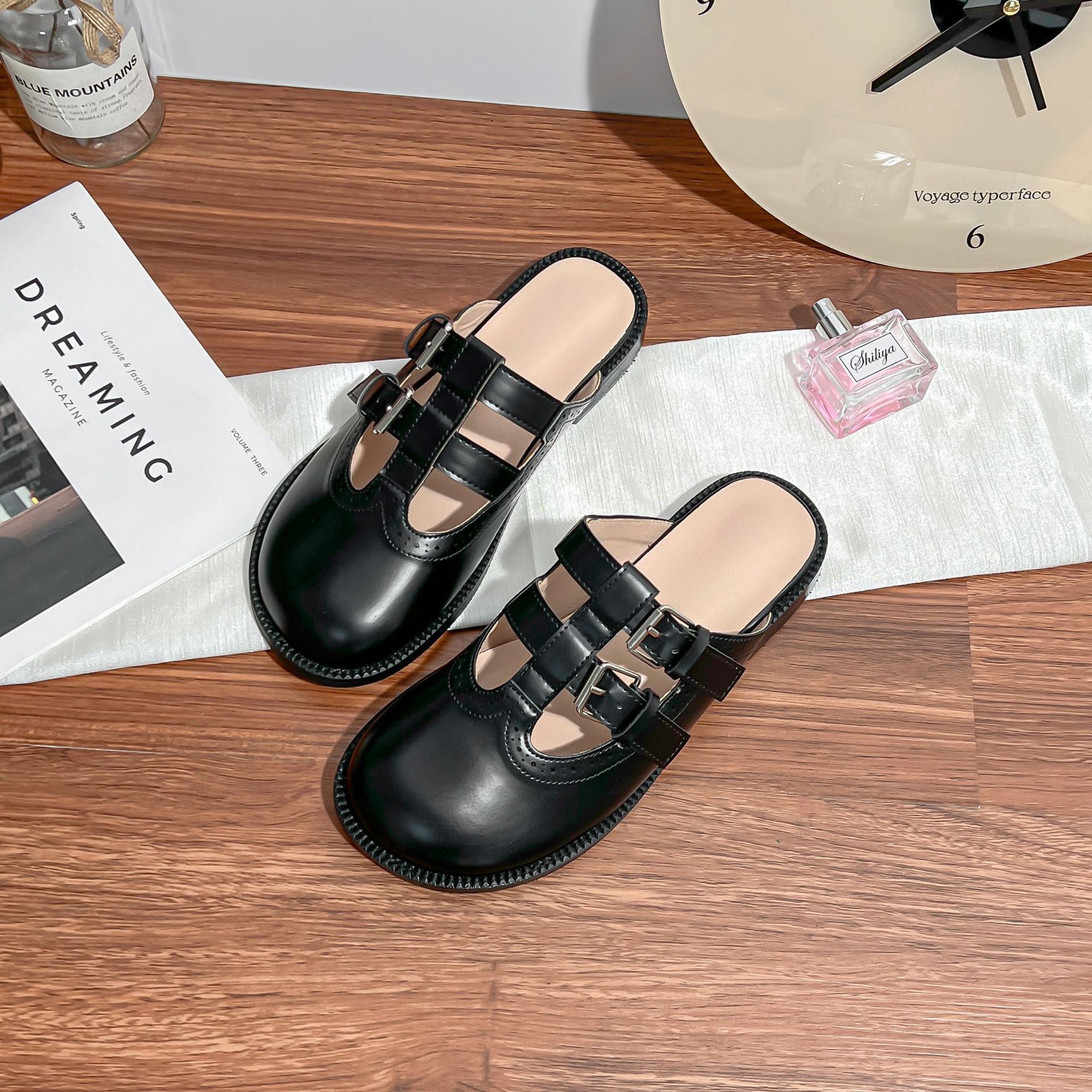 Summer new Baotou cool slippers women s 2025 fashion back empty casual Mill shoes hollow design sense niche women s shoes 40 чёрный
Summer new Baotou cool slippers women s 2025 fashion back empty casual Mill shoes hollow design sense niche women s shoes 40 чёрный