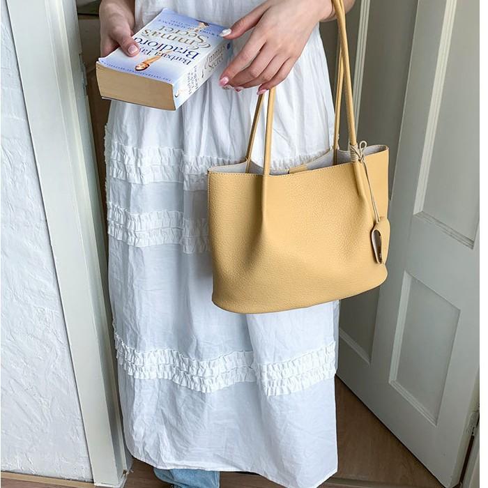 Large capacity bag women s new versatile personality fashion single shoulder tote single shoulder armpit women s bag
Large capacity bag women s new versatile personality fashion single shoulder tote single shoulder armpit women s bag