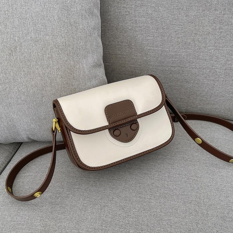 Autumn and winter fresh organ single shoulder messenger bag simple and advanced sense niche contrasting color small square bag 20X7.5X15cm
Autumn and winter fresh organ single shoulder messenger bag simple and advanced sense niche contrasting color small square bag 20X7.5X15cm