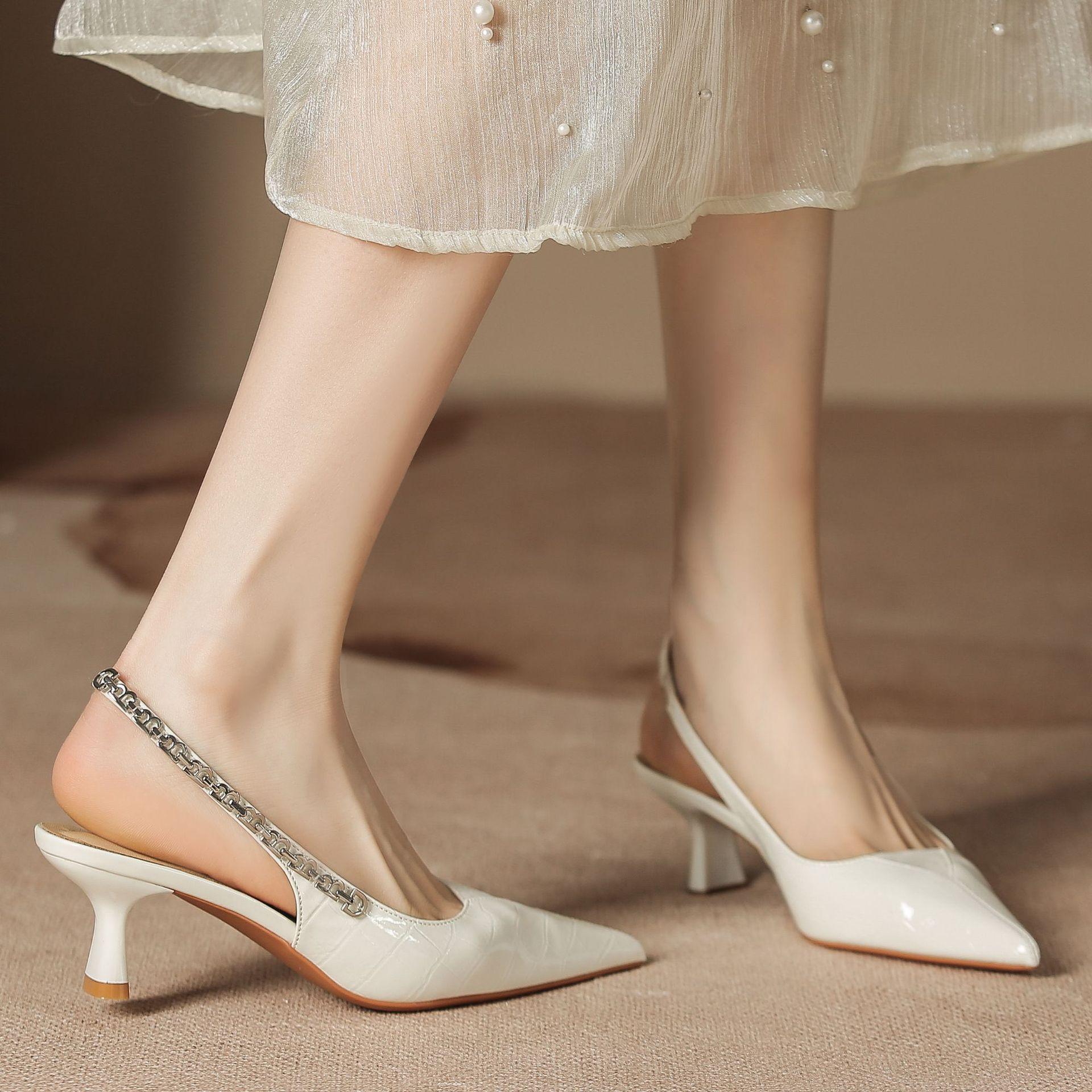 H963-8 Xiaoxiangfeng summer women s shoes pointed back empty high-heeled sandals temperament splicing black one-pedal shoes new 34 чёрный
H963-8 Xiaoxiangfeng summer women s shoes pointed back empty high-heeled sandals temperament splicing black one-pedal shoes new 34 чёрный