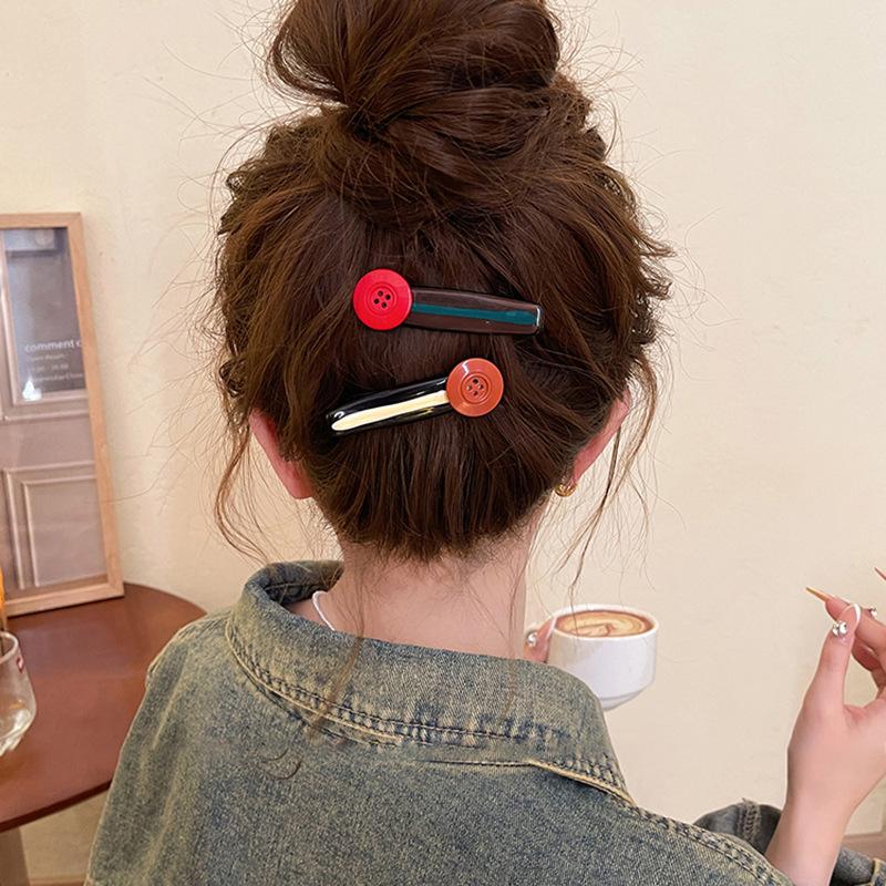 Korean version contrasting color drip button side duck bill clip new ins style versatile hairpin niche personality simple hair accessories
Korean version contrasting color drip button side duck bill clip new ins style versatile hairpin niche personality simple hair accessories