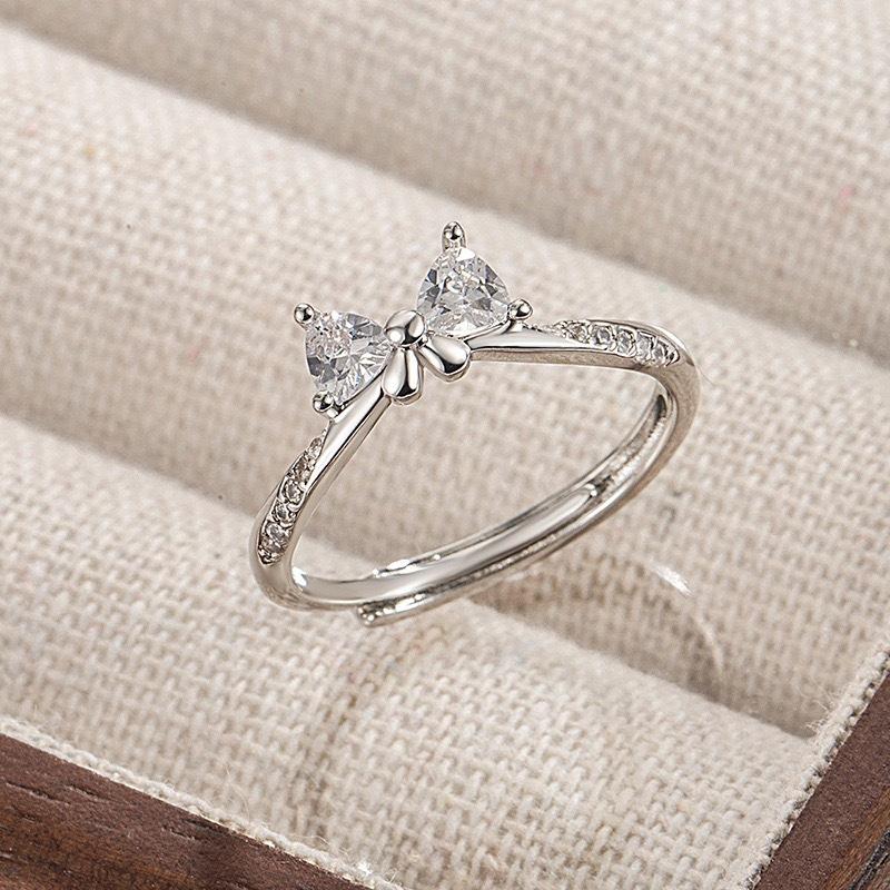 Escape Princess bow ring female niche design high-end simple zircon open ring fashion jewelry
Escape Princess bow ring female niche design high-end simple zircon open ring fashion jewelry
