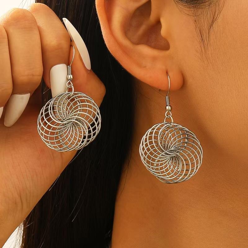 Высококачественный ветер 18-каратное позолоченное металлическое ветровое рао линия птичье гнездо серьги ожерелье преувеличенная мода большие серьги-гвоздики 2026 набор ювелирных изделий
Высококачественный ветер 18-каратное позолоченное металлическое ветровое рао линия птичье гнездо серьги ожерелье преувеличенная мода большие серьги-гвоздики 2026 набор ювелирных изделий