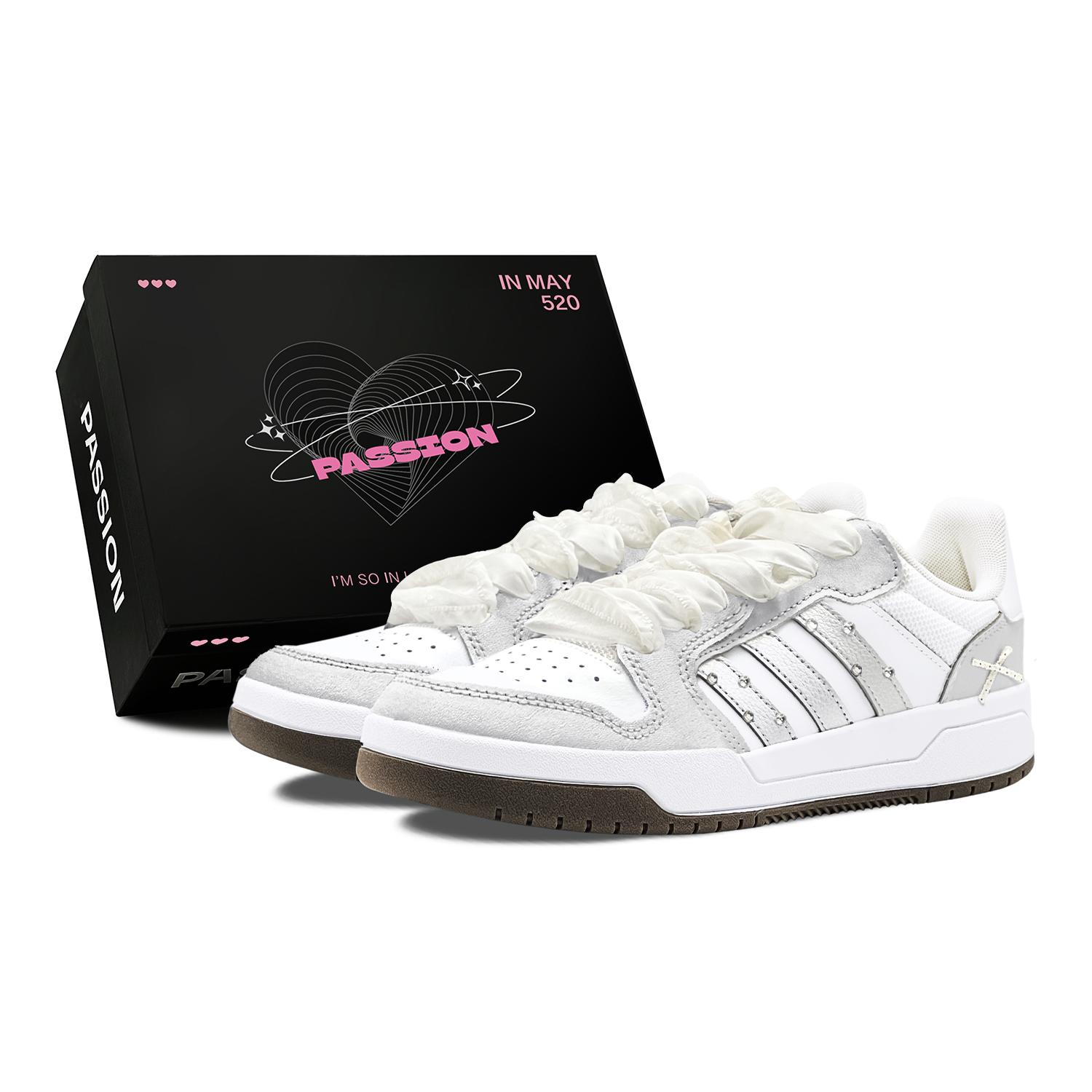 Adidas ENTRAP Romantic Treat, Star Diamond Ballet, Lover, Soft Sweet Style Low top Casual Skate Shoes Unisex Silver JP9959(TeamS3-S-BOX) 40
Adidas ENTRAP Romantic Treat, Star Diamond Ballet, Lover, Soft Sweet Style Low top Casual Skate Shoes Unisex Silver JP9959(TeamS3-S-BOX) 40