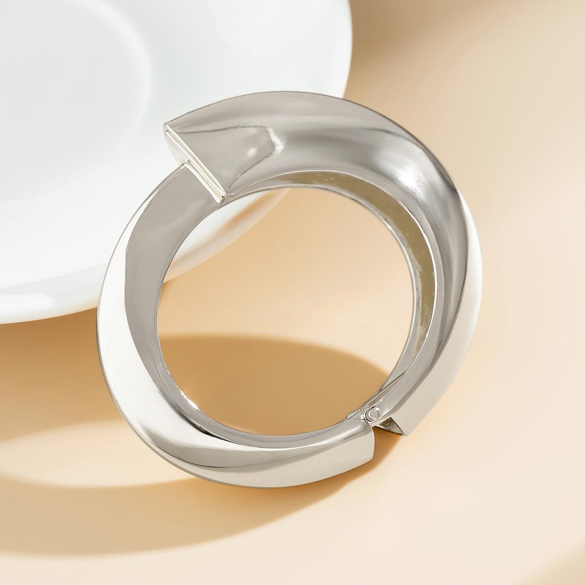 2024 модные простые геометрические глянцевые металлические открытые браслеты для женщин преувеличенные нерегулярные квадратные браслеты ювелирные изделия
2024 модные простые геометрические глянцевые металлические открытые браслеты для женщин преувеличенные нерегулярные квадратные браслеты ювелирные изделия